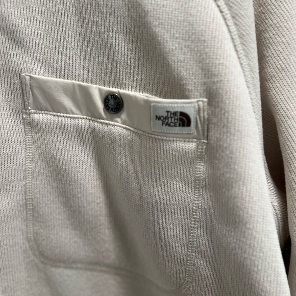 Like new!! The North Face men’s XL Gordon
Lyons Full Zip Fleece Sweater
Jacket - Picture 5 of 14